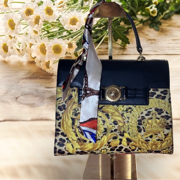 SOLD VERSACE VINTAGE GOLD BAROQUE LEOPARD PRINT 💯 authentic Final Price - Picture 3 of 16